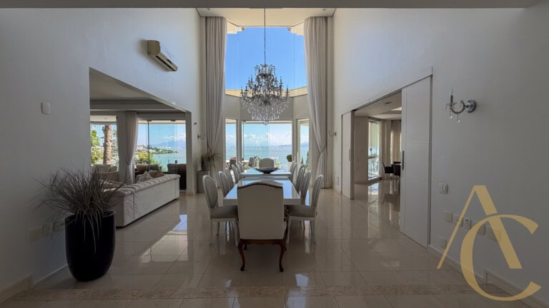 Casa residencial à venda – 6 quartos sendo 5 suítes – Cacupé | Florianópolis/SC.