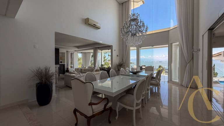 Casa residencial à venda – 6 quartos sendo 5 suítes – Cacupé | Florianópolis/SC.