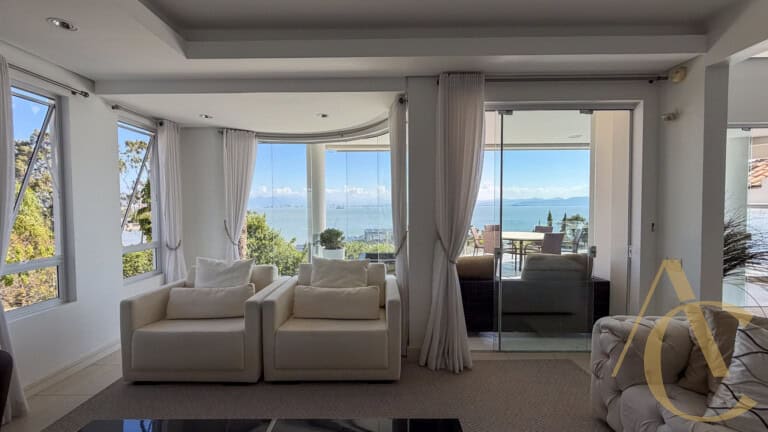 Casa residencial à venda – 6 quartos sendo 5 suítes – Cacupé | Florianópolis/SC.