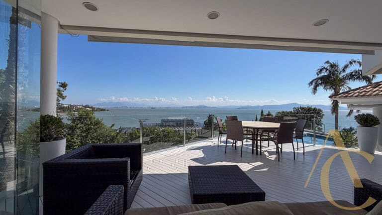 Casa residencial à venda – 6 quartos sendo 5 suítes – Cacupé | Florianópolis/SC.