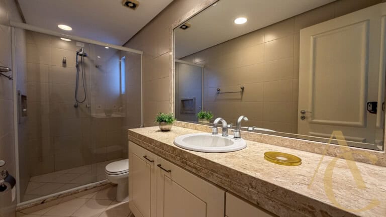 Casa residencial à venda – 6 quartos sendo 5 suítes – Cacupé | Florianópolis/SC.