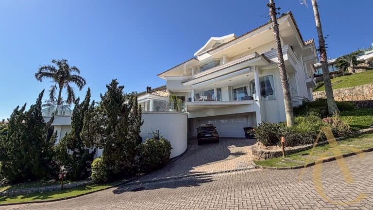 Casa residencial à venda – 6 quartos sendo 5 suítes – Cacupé | Florianópolis/SC.
