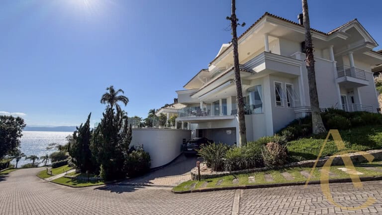 Casa residencial à venda – 6 quartos sendo 5 suítes – Cacupé | Florianópolis/SC.