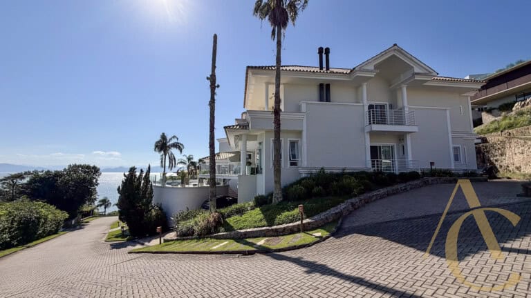 Casa residencial à venda – 6 quartos sendo 5 suítes – Cacupé | Florianópolis/SC.
