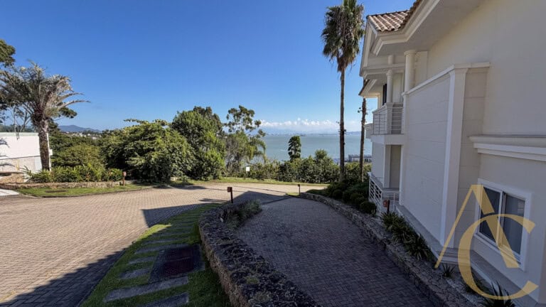 Casa residencial à venda – 6 quartos sendo 5 suítes – Cacupé | Florianópolis/SC.