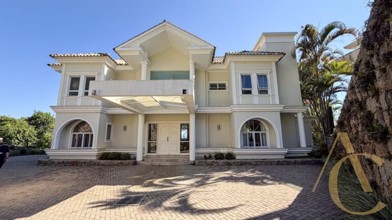 Casa residencial à venda – 6 quartos sendo 5 suítes – Cacupé | Florianópolis/SC.