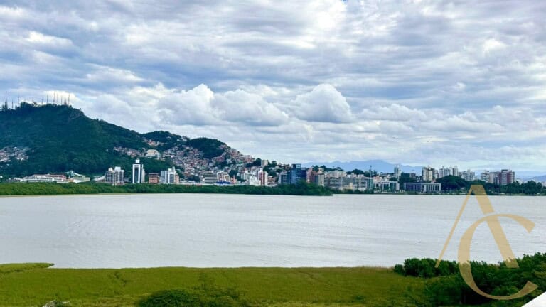 Apartamento duplex à venda – 1 suíte e 2 demi-suítes – João Paulo | Florianópolis/SC.