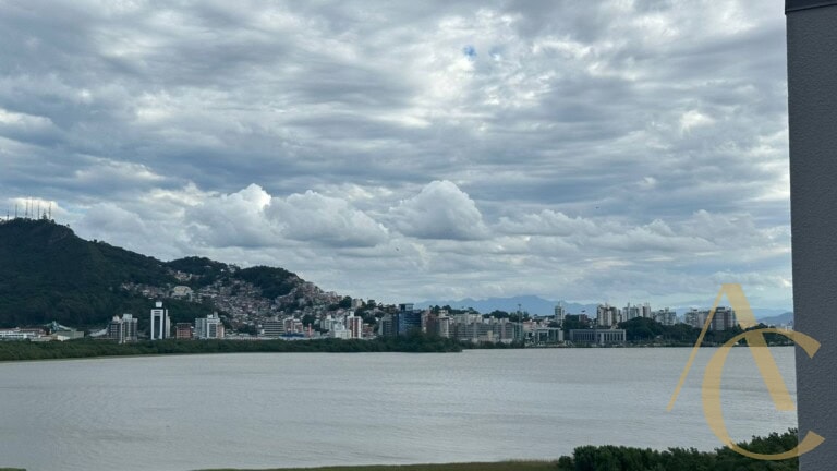 Apartamento duplex à venda – 1 suíte e 2 demi-suítes – João Paulo | Florianópolis/SC.