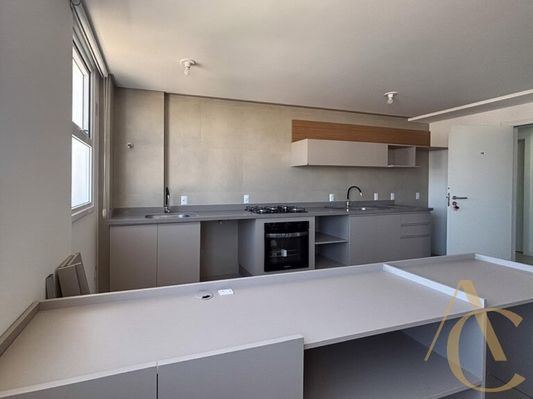 Studio à venda – 1 vaga de garagem e 1 lavabo – Centro | Florianópolis/SC.