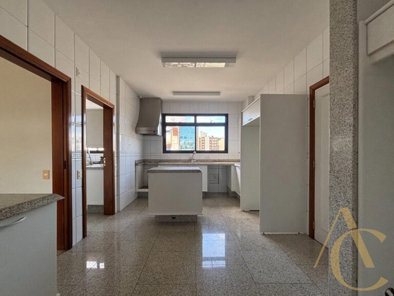 Apartamento à venda – 3 quartos sendo 2 suítes – Centro | Florianópolis/SC