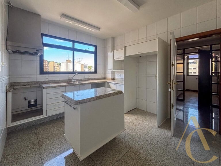 Apartamento à venda – 3 quartos sendo 2 suítes – Centro | Florianópolis/SC