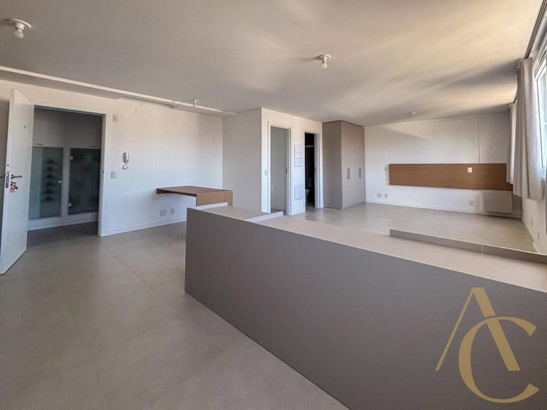 Studio à venda – 1 vaga de garagem e 1 lavabo – Centro | Florianópolis/SC.