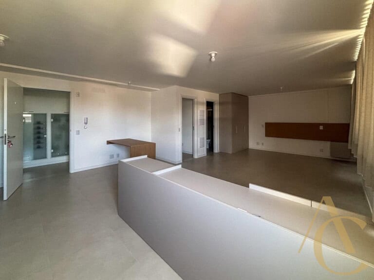 Studio à venda – 1 vaga de garagem e 1 lavabo – Centro | Florianópolis/SC.