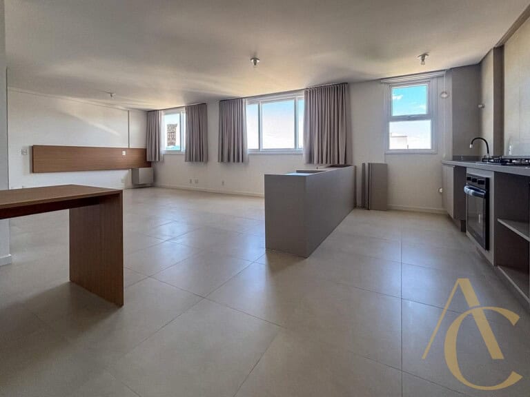 Studio à venda – 1 vaga de garagem e 1 lavabo – Centro | Florianópolis/SC.