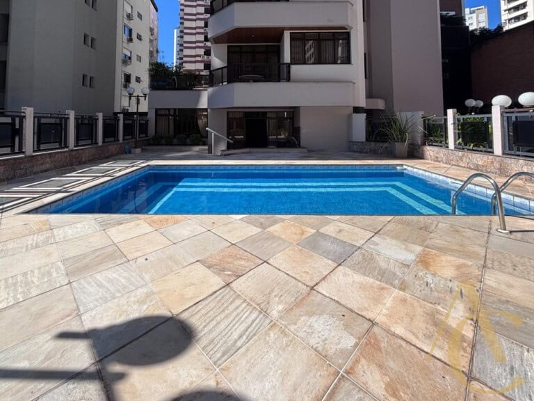 Apartamento à venda – 3 quartos sendo 2 suítes – Centro | Florianópolis/SC