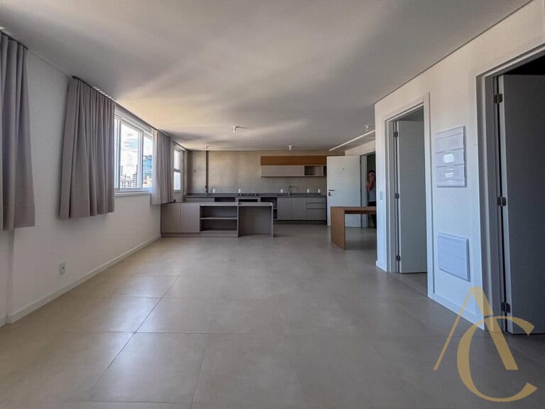 Studio à venda – 1 vaga de garagem e 1 lavabo – Centro | Florianópolis/SC.