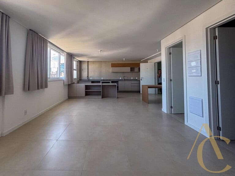 Studio à venda – 1 vaga de garagem e 1 lavabo – Centro | Florianópolis/SC.