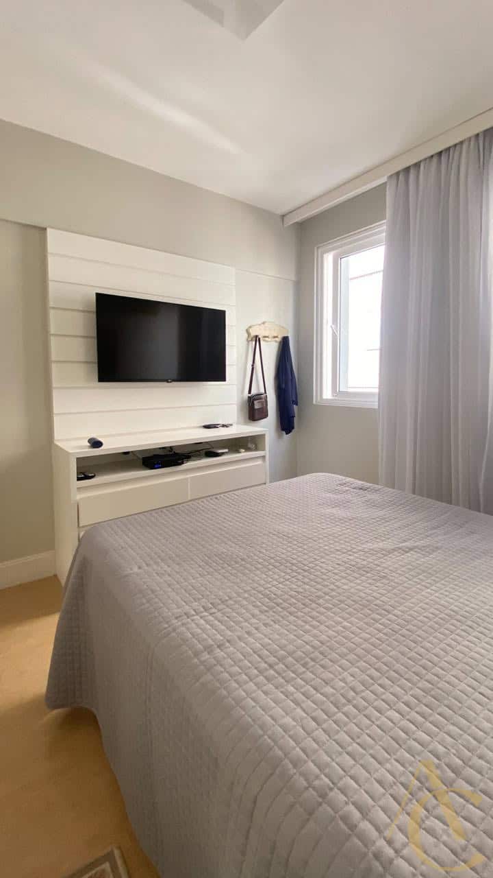Cobertura à venda – 4 quartos sendo 2 suítes – Centro | Florianópolis/SC.