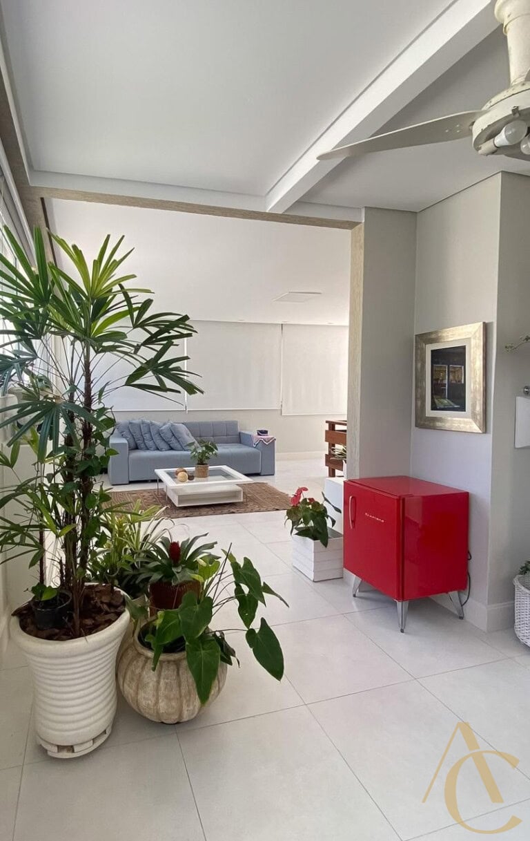 Cobertura à venda – 4 quartos sendo 2 suítes – Centro | Florianópolis/SC.
