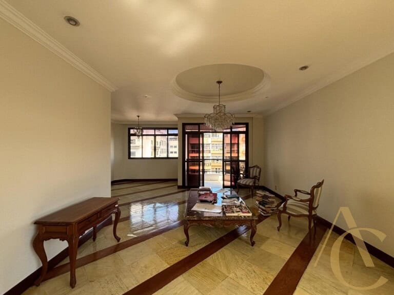 Apartamento à venda – 3 quartos sendo 2 suítes – Centro | Florianópolis/SC