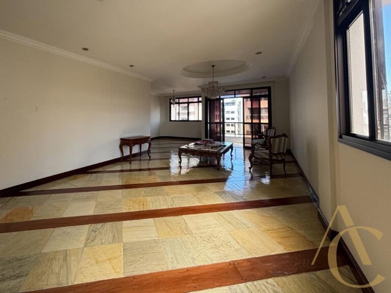 Apartamento à venda – 3 quartos sendo 2 suítes – Centro | Florianópolis/SC