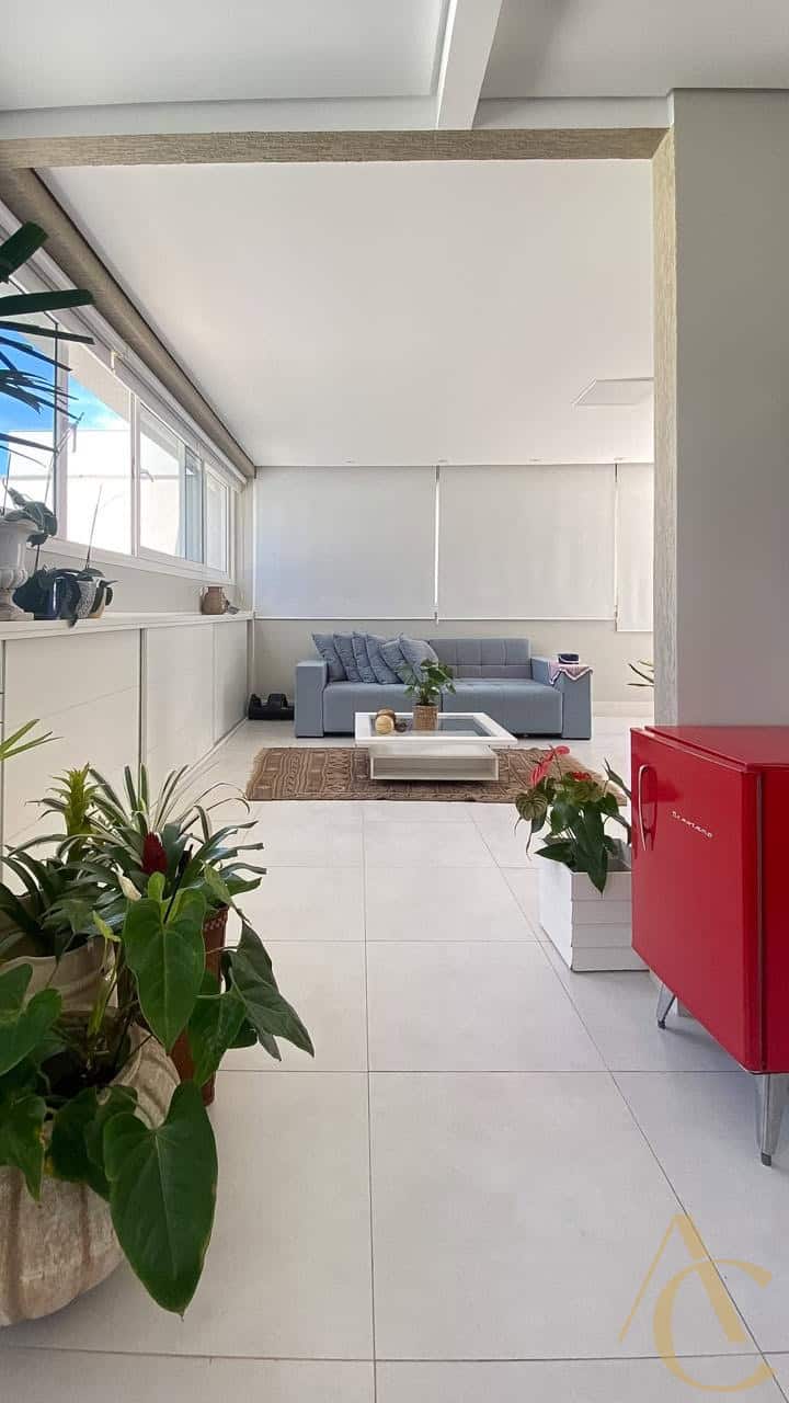Cobertura à venda – 4 quartos sendo 2 suítes – Centro | Florianópolis/SC.