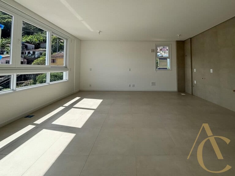 Studio à venda – 1 vaga de garagem – Centro | Florianópolis/SC.