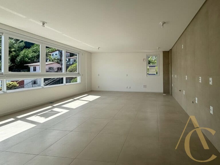 Studio à venda – 1 vaga de garagem – Centro | Florianópolis/SC.