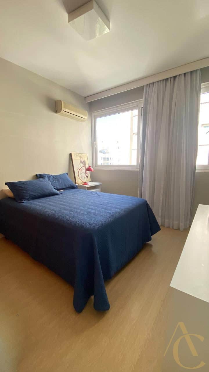 Cobertura à venda – 4 quartos sendo 2 suítes – Centro | Florianópolis/SC.