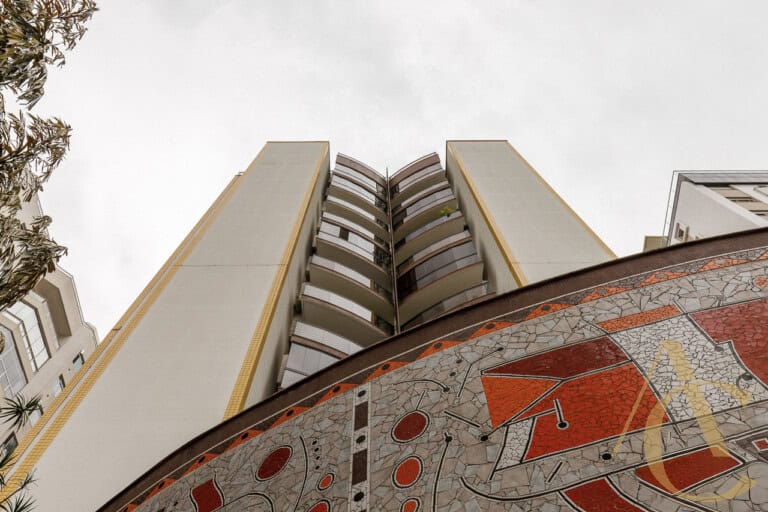 Apartamento à venda – 4 quartos sendo 1 suíte – Centro | Florianópolis/SC.