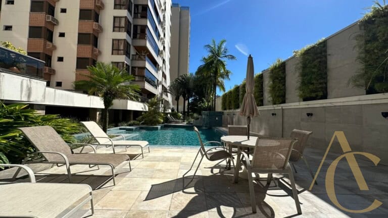 Apartamento à venda – 4 quartos sendo 2 suítes – Centro | Florianópolis/SC.