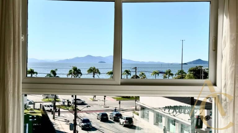 Apartamento à venda – 3 suítes – Centro – Florianópolis, SC.