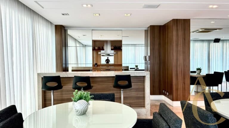Apartamento à venda – 3 suítes – Centro – Florianópolis, SC.