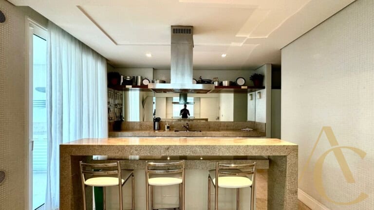 Apartamento à venda – 3 suítes – Centro – Florianópolis, SC.