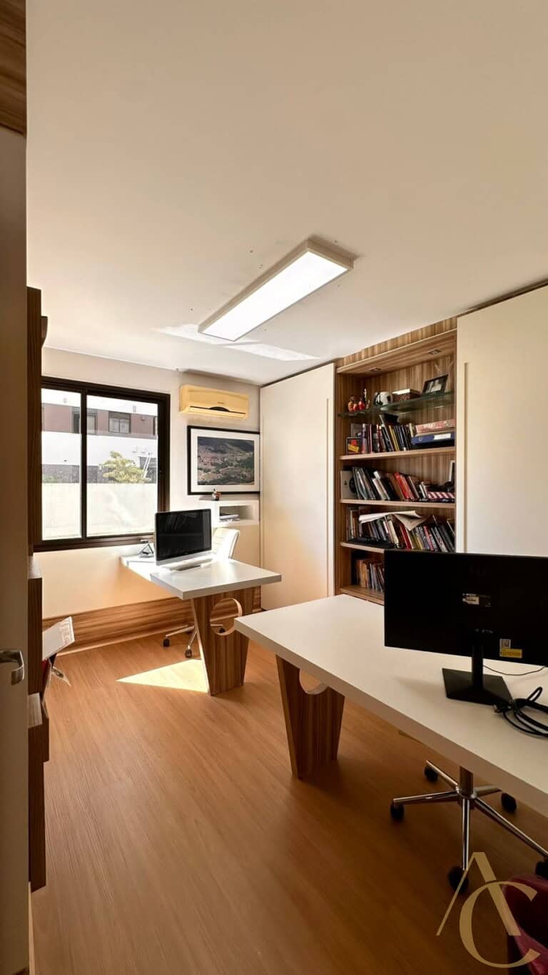 Apartamento à venda – 4 quartos sendo 2 suítes – Centro | Florianópolis/SC.