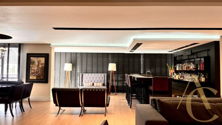 Apartamento à venda – 4 quartos sendo 2 suítes – Centro | Florianópolis/SC.