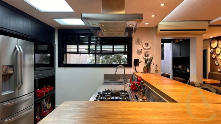 Apartamento à venda – 4 quartos sendo 2 suítes – Centro | Florianópolis/SC.