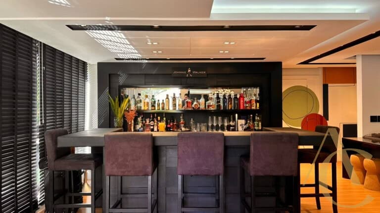 Apartamento à venda – 4 quartos sendo 2 suítes – Centro | Florianópolis/SC.