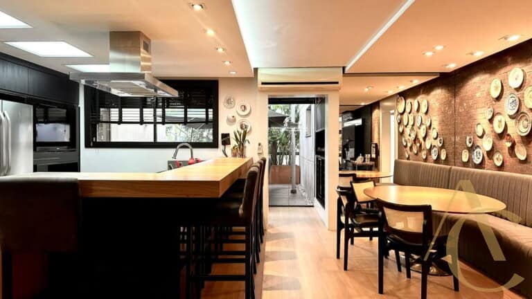 Apartamento à venda – 4 quartos sendo 2 suítes – Centro | Florianópolis/SC.