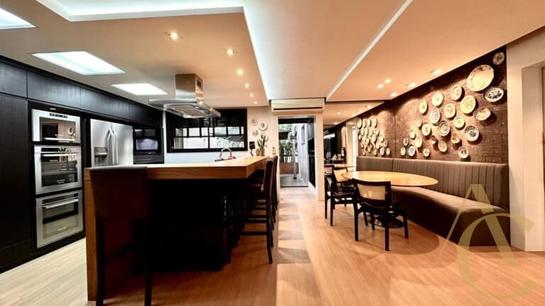 Apartamento à venda – 4 quartos sendo 2 suítes – Centro | Florianópolis/SC.