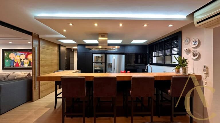 Apartamento à venda – 4 quartos sendo 2 suítes – Centro | Florianópolis/SC.