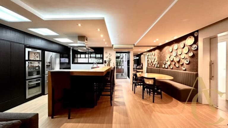 Apartamento à venda – 4 quartos sendo 2 suítes – Centro | Florianópolis/SC.