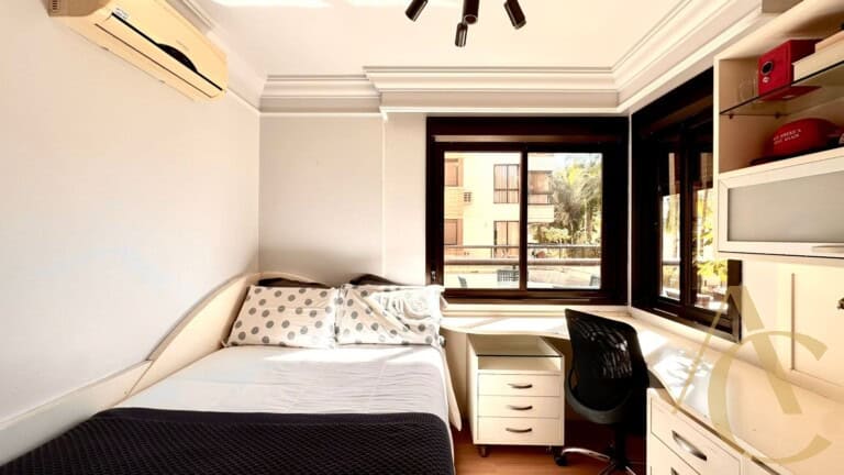 Apartamento à venda – 4 quartos sendo 2 suítes – Centro | Florianópolis/SC.