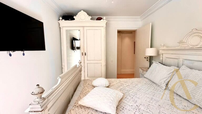 Apartamento à venda – 4 quartos sendo 2 suítes – Centro | Florianópolis/SC.
