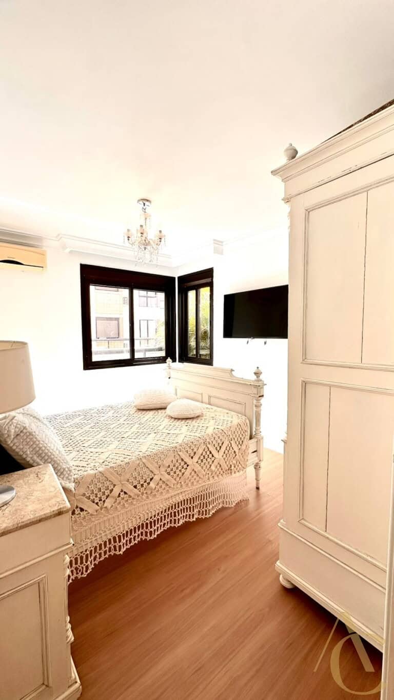 Apartamento à venda – 4 quartos sendo 2 suítes – Centro | Florianópolis/SC.