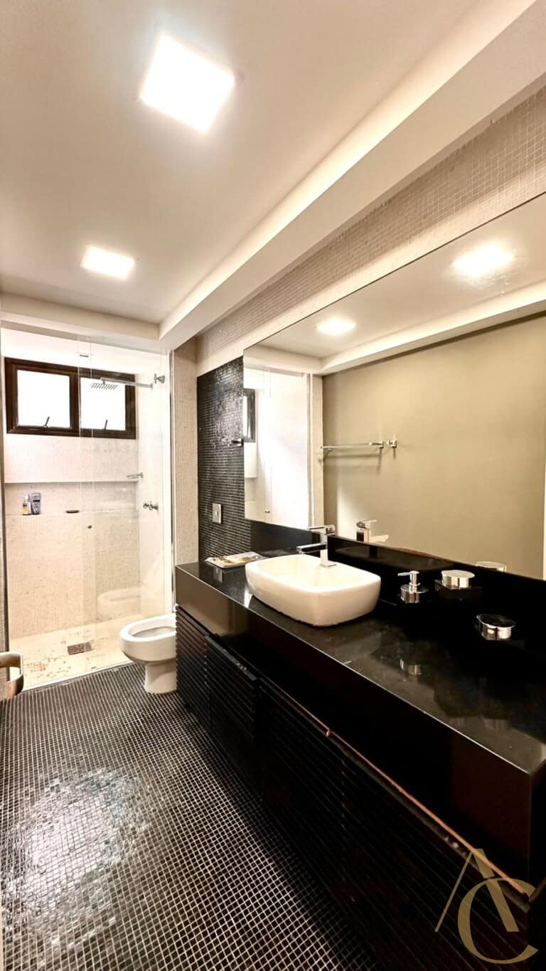 Apartamento à venda – 4 quartos sendo 2 suítes – Centro | Florianópolis/SC.