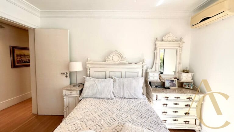 Apartamento à venda – 4 quartos sendo 2 suítes – Centro | Florianópolis/SC.