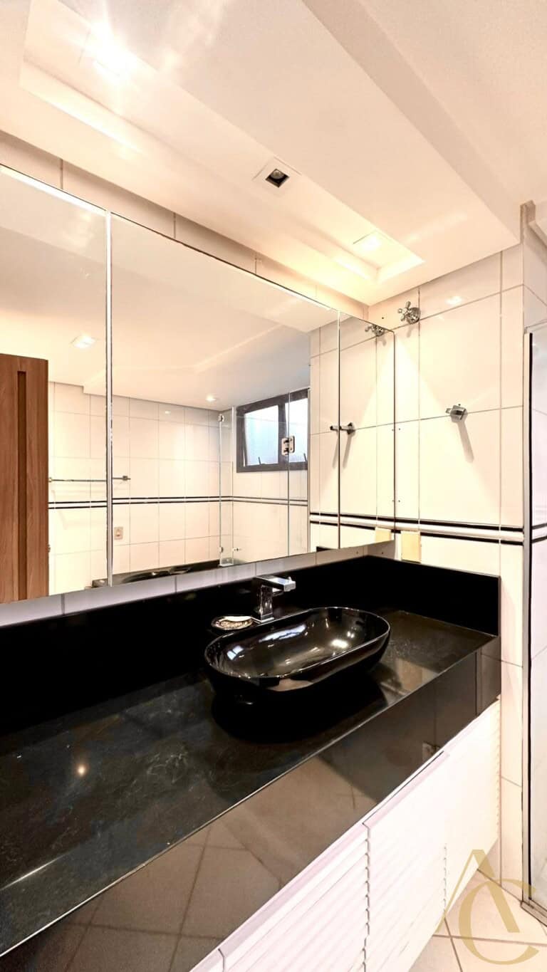 Apartamento à venda – 4 quartos sendo 2 suítes – Centro | Florianópolis/SC.