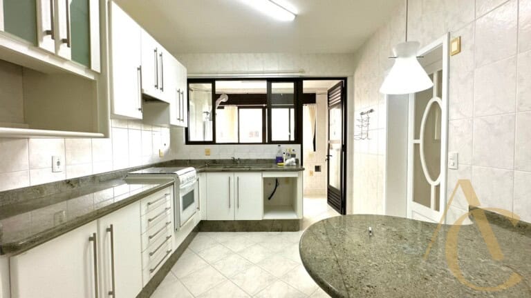 Apartamento à venda – 4 quartos sendo 1 suíte – Centro | Florianópolis/SC.