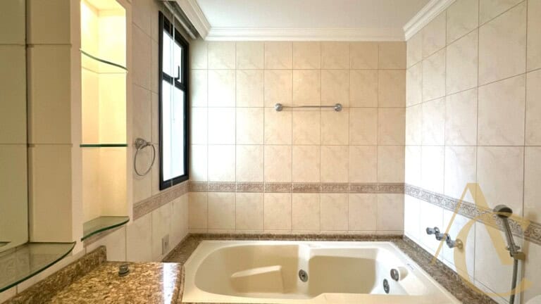 Apartamento à venda – 4 quartos sendo 1 suíte – Centro | Florianópolis/SC.